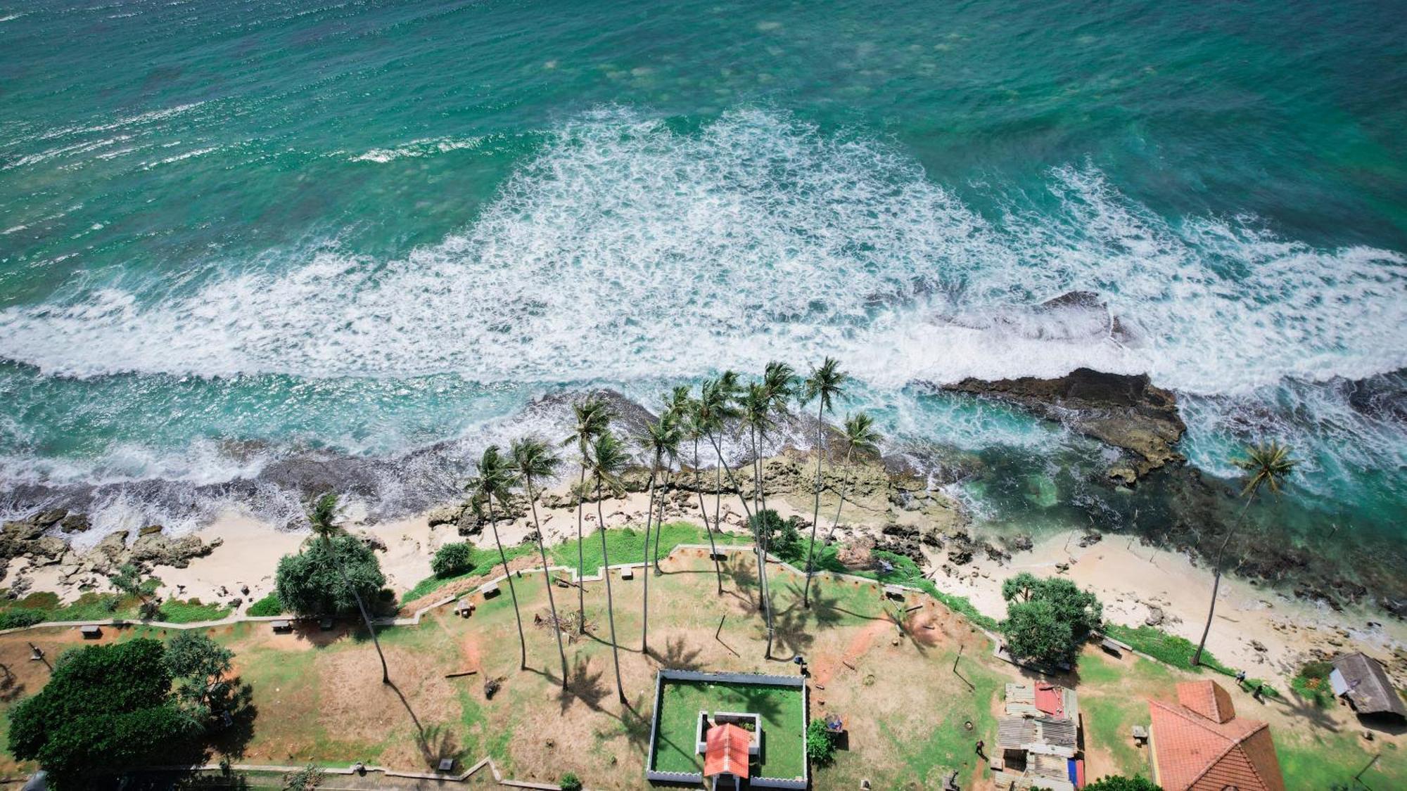 Teya Beach Hotel Ahangama Eksteriør billede
