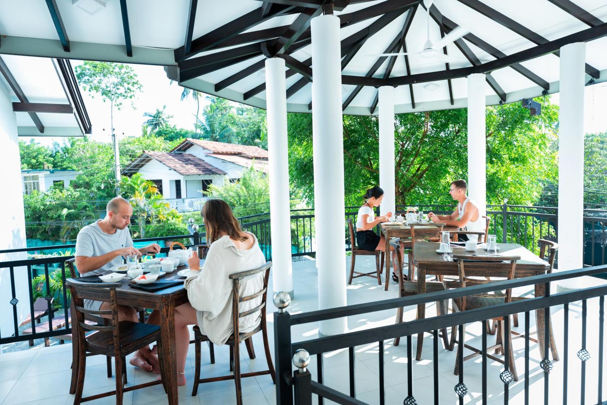 Teya Beach Hotel Ahangama Eksteriør billede